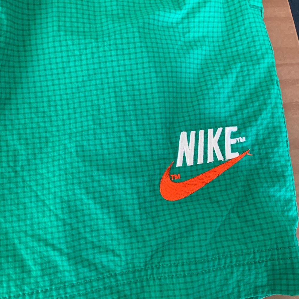 Men’s Nike Woven Lined Shorts in Malachite Green size S